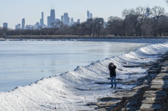 Arctic Blast Freezes Chicago: Wind Chills Plunge to -29 Degrees