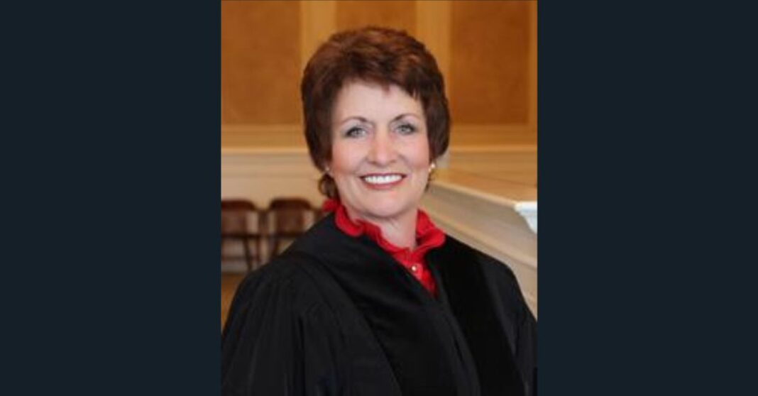 Justice in Turmoil: Arkansas Chief Justice Sparks Courtroom Chaos