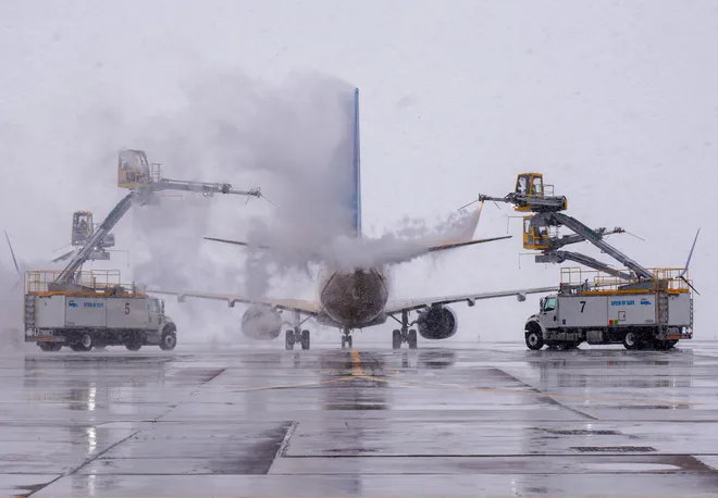 Winter Storm Wreaks Havoc on Travel Thousands of Flights Impacted!